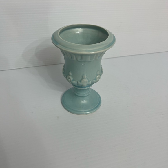 Estee Lauder Ocean blue design motif urn shaped vase Measures5 1/2" Tall 4" Wide - Picture 3 of 8